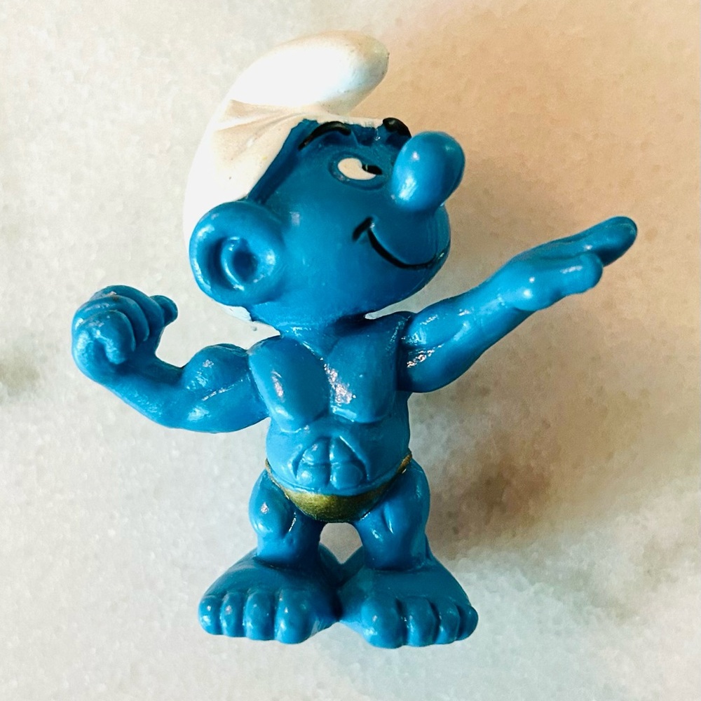 20417 RARE and collectable Flexing Bodybuilder Smurf Vintage RARE find 1993.Gold